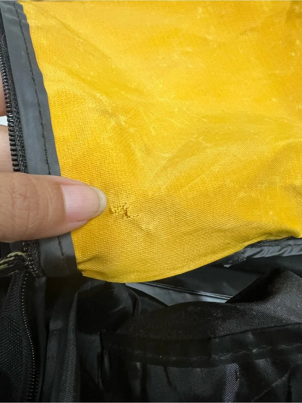 Vtg Golds Gym Men’s Black & Yellow Training Duffel Bag unisex